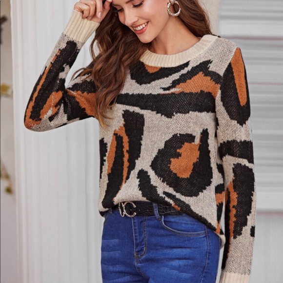 Pattern Sweater - Picture 2 of 5